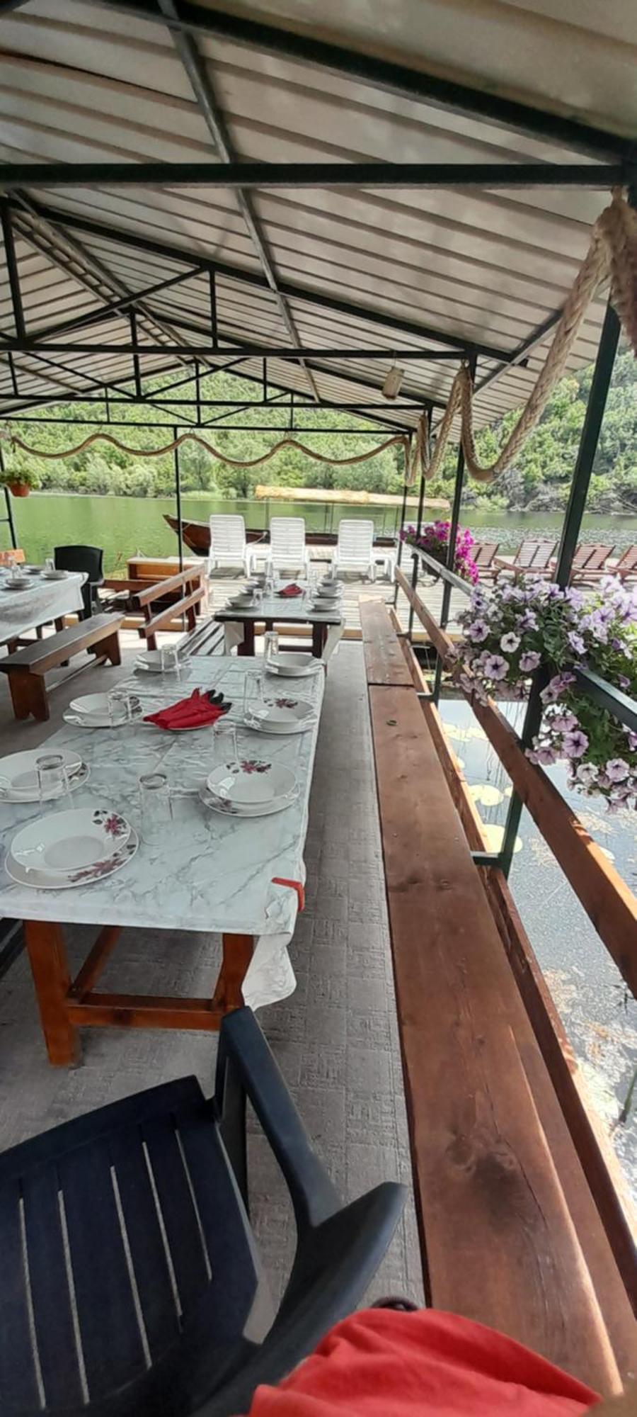 Mali Raj Apartmani Cetinje Kültér fotó