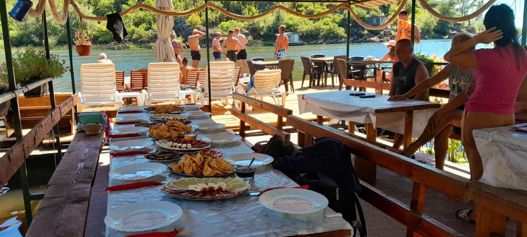 Mali Raj Apartmani Cetinje Kültér fotó